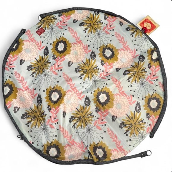 NWT- 2 Red Hens Floral Round Play Mat & toy corral. - Picture 1 of 4